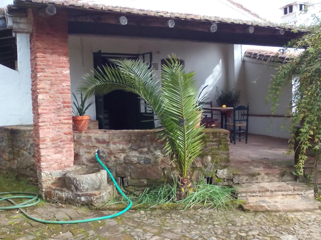 Cortijo El Berrocal Casa de hóspedes Cazalla de la Sierra Exterior foto